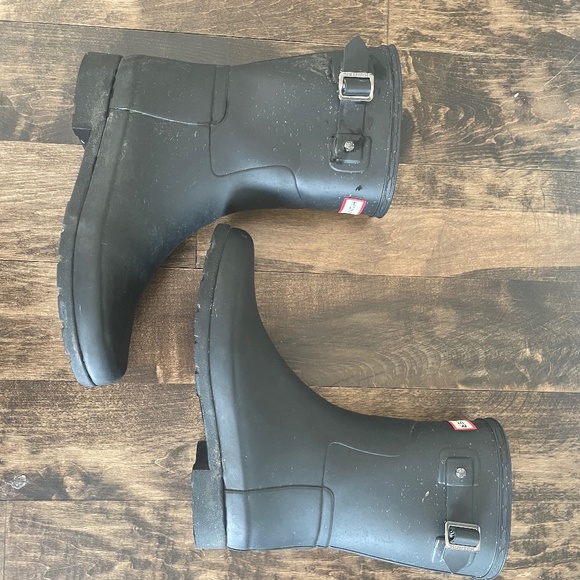 Hunter Refined Short Rainboots in Black, Size 8 - Picture 7 of 7